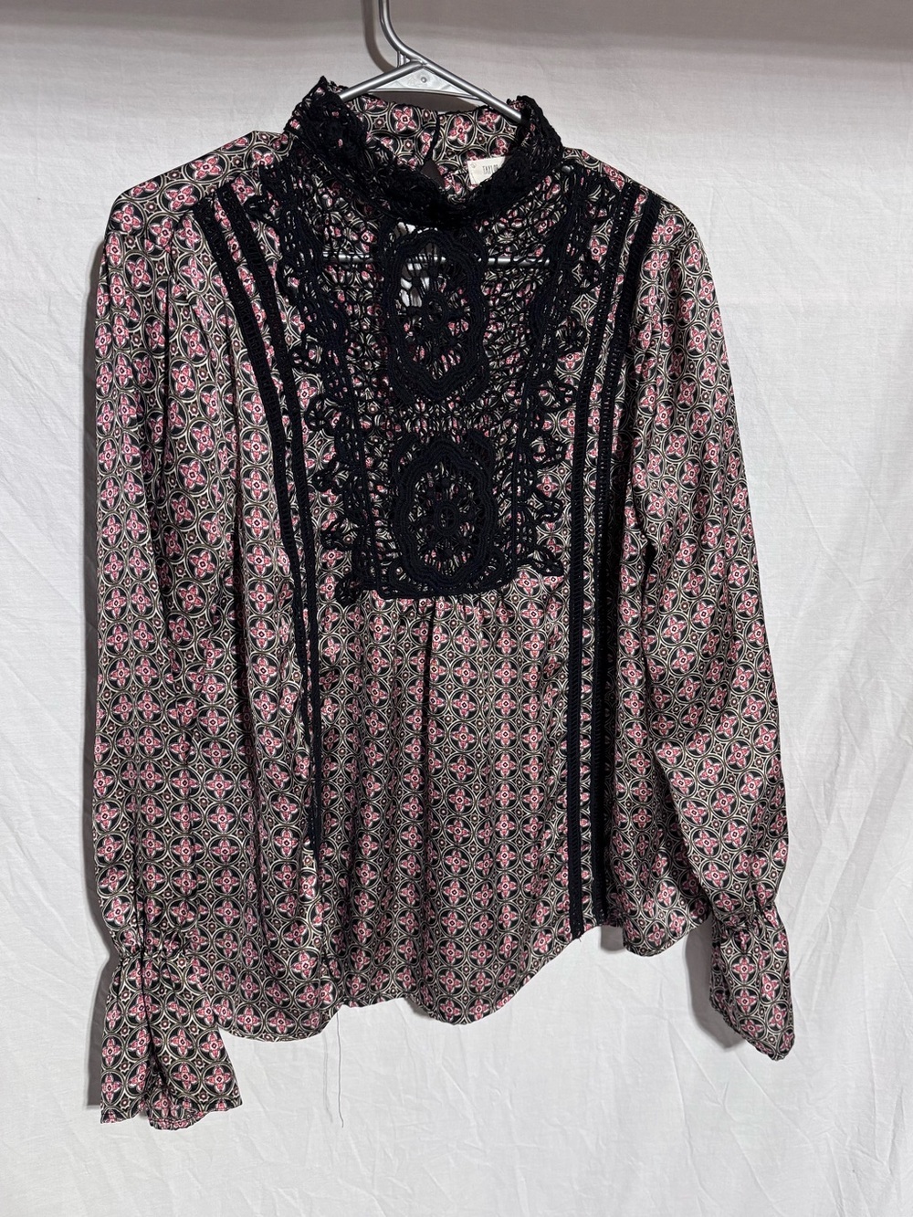 Taylor & Sage ruffle sleeve crochet front blouse Size Large